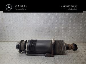 Gebruikte Achterpoot links Mercedes SL (R230) 5.0 SL-500 V8 24V Prijs € 500,00 Margeregeling aangeboden door kaslo auto parts