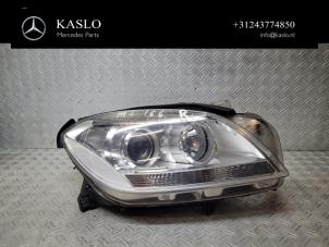 Gebruikte Koplamp rechts Mercedes ML III (166) 3.0 ML-350 BlueTEC V6 24V 4-Matic Prijs € 350,00 Margeregeling aangeboden door kaslo auto parts