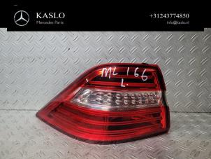 Gebruikte Achterlicht links Mercedes ML III (166) 3.0 ML-350 BlueTEC V6 24V 4-Matic Prijs € 200,00 Margeregeling aangeboden door kaslo auto parts