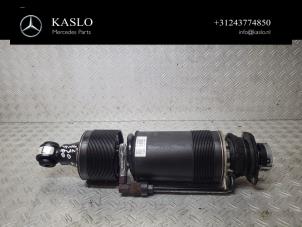 Gebruikte Achterpoot links Mercedes SL (R230) 5.0 SL-500 V8 24V Prijs € 500,00 Margeregeling aangeboden door kaslo auto parts