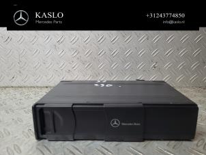 Gebruikte CD Wisselaar Mercedes SL (R230) 5.0 SL-500 V8 24V Prijs € 150,00 Margeregeling aangeboden door kaslo auto parts