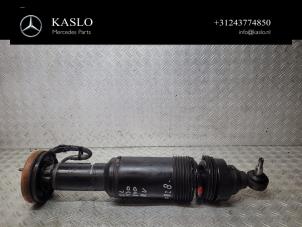 Gebruikte Mac Phersonpoot rechts-voor Mercedes SL (R230) 5.0 SL-500 V8 24V Prijs € 500,00 Margeregeling aangeboden door kaslo auto parts