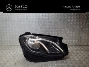 Gebruikte Koplamp rechts Mercedes E (W213) E-220d 2.0 Turbo 16V Prijs € 500,00 Margeregeling aangeboden door kaslo auto parts
