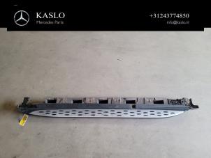 Gebruikte Treeplank links Mercedes ML III (166) 2.1 ML-250 CDI 16V BlueTEC 4-Matic Prijs € 200,00 Margeregeling aangeboden door kaslo auto parts