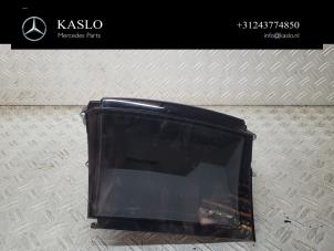 Gebruikte Head-up display Mercedes C (W205) C-200 1.6 CDI BlueTEC, C-200 d 16V Prijs € 300,00 Margeregeling aangeboden door kaslo auto parts