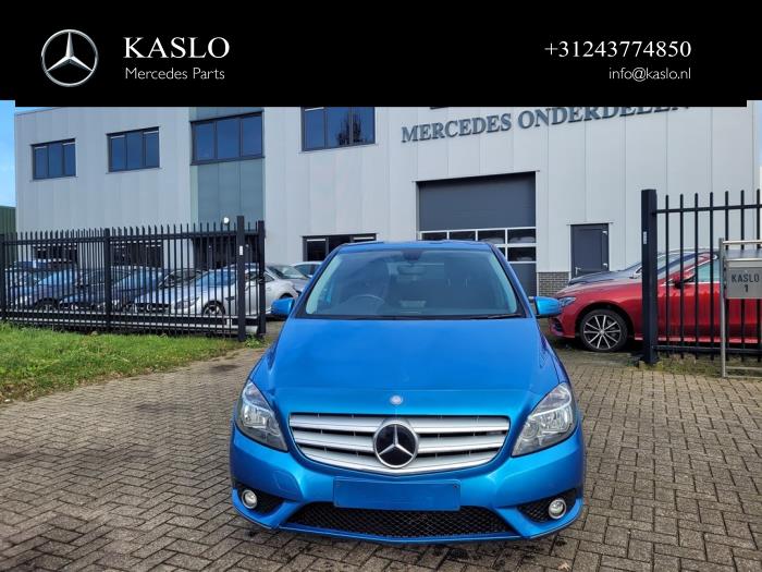 Voorbumper van een Mercedes-Benz B (W246) 1.5 B-180 CDI,d 16V 2014