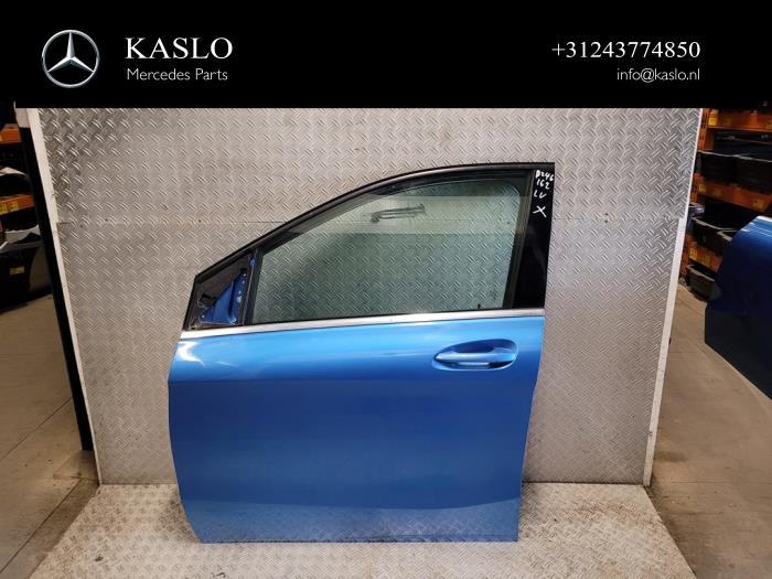 Portier 4Deurs links-voor van een Mercedes-Benz B (W246) 1.5 B-180 CDI,d 16V 2014