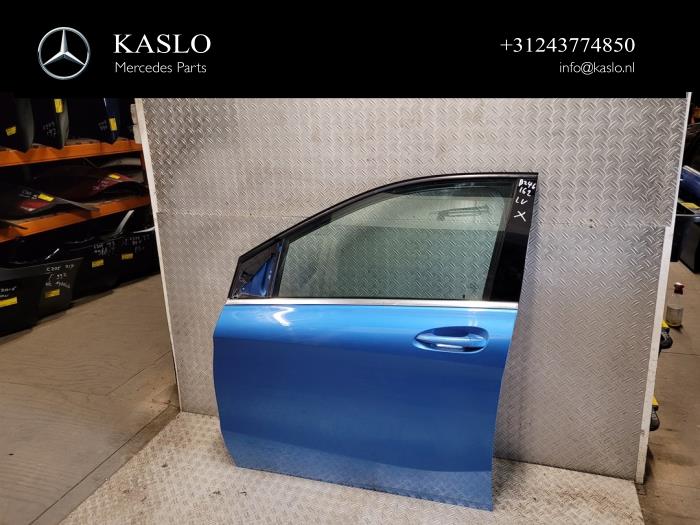 Portier 4Deurs links-voor van een Mercedes-Benz B (W246) 1.5 B-180 CDI,d 16V 2014