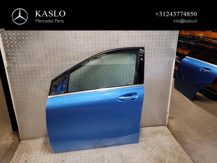 Portier 4Deurs links-voor van een Mercedes-Benz B (W246) 1.5 B-180 CDI,d 16V 2014
