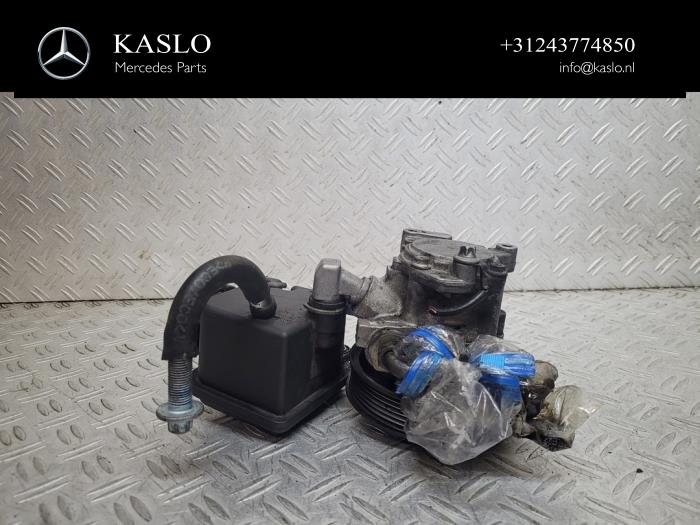 Gebruikte Servopomp Mercedes S (W220) 3.2 S-320 18V Prijs € 75,00 Margeregeling aangeboden door kaslo auto parts