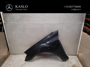 Gebruikte Scherm links-voor Mercedes ML II (164/4JG) 3.0 ML-320 CDI 4-Matic V6 24V Prijs € 200,00 Margeregeling aangeboden door kaslo auto parts