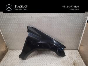 Gebruikte Voorscherm rechts Mercedes ML II (164/4JG) 3.0 ML-320 CDI 4-Matic V6 24V Prijs € 200,00 Margeregeling aangeboden door kaslo auto parts