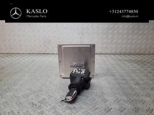 Gebruikte Kontaktslot + computer Mercedes SL (R230) 5.0 SL-500 V8 24V Prijs € 350,00 Margeregeling aangeboden door kaslo auto parts