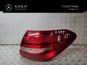 Gebruikte Achterlicht rechts Mercedes C Estate (S205) C-350 e 2.0 16V Prijs € 250,00 Margeregeling aangeboden door kaslo auto parts