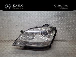 Gebruikte Linker Koplamp Mercedes ML II (164/4JG) 3.0 ML-350 CDI 4-Matic V6 24V Prijs € 600,00 Margeregeling aangeboden door kaslo auto parts