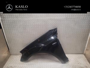 Gebruikte Scherm links-voor Mercedes ML II (164/4JG) 3.0 ML-350 CDI 4-Matic V6 24V Prijs € 200,00 Margeregeling aangeboden door kaslo auto parts