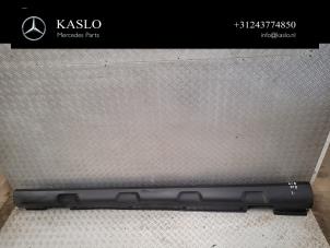 Gebruikte Sideskirt links Mercedes GLA (156.9) 1.8 200 CDI, d 16V Prijs € 100,00 Margeregeling aangeboden door kaslo auto parts