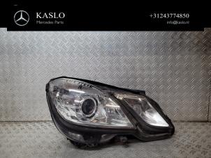 Gebruikte Rechter Koplamp Mercedes E (W212) E-200 CDI 16V BlueEfficiency,BlueTEC Prijs € 750,00 Margeregeling aangeboden door kaslo auto parts