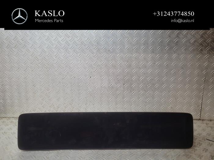 Gebruikte Display Interieur Mercedes E (R238) E-220d 2.0 Turbo 16V Prijs € 500,00 Margeregeling aangeboden door kaslo auto parts