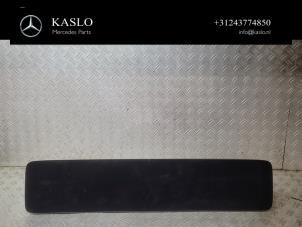 Gebruikte Display Interieur Mercedes E (R238) E-220d 2.0 Turbo 16V Prijs € 500,00 Margeregeling aangeboden door kaslo auto parts