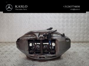 Gebruikte Remklauw (Tang) rechts-voor Mercedes S (222.0/222.1) 3.5 S-400 Hybrid 24V Prijs € 100,00 Margeregeling aangeboden door kaslo auto parts