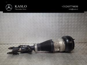 Gebruikte Mac Phersonpoot rechts-voor Mercedes S (222.0/222.1) 3.5 S-400 Hybrid 24V Prijs € 600,00 Margeregeling aangeboden door kaslo auto parts