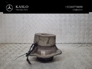 Gebruikte Motorrubber Mercedes S (222.0/222.1) 3.5 S-400 Hybrid 24V Prijs € 100,00 Margeregeling aangeboden door kaslo auto parts