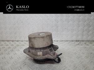 Gebruikte Motorrubber Mercedes S (222.0/222.1) 3.5 S-400 Hybrid 24V Prijs € 100,00 Margeregeling aangeboden door kaslo auto parts