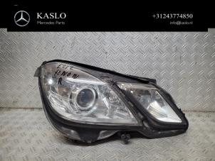 Gebruikte Koplamp rechts Mercedes E Estate (S212) E-220 CDI 16V BlueEfficiency Prijs € 750,00 Margeregeling aangeboden door kaslo auto parts