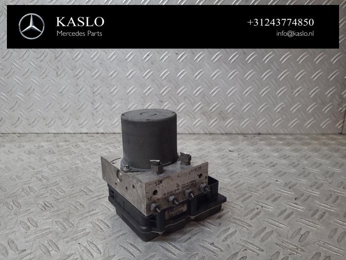 ABS Pomp van een Mercedes-Benz CLS Shooting Brake (X218) 350 CDI BlueEfficiency 3.0 V6 24V 2012