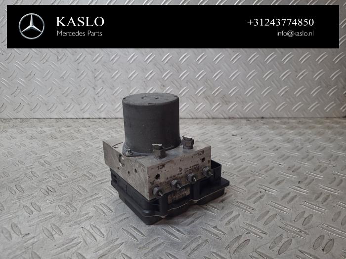 ABS Pomp van een Mercedes-Benz CLS Shooting Brake (X218) 350 CDI BlueEfficiency 3.0 V6 24V 2012