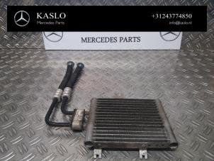 Gebruikte Oliekoeler Mercedes SL (R230) 5.0 SL-500 V8 24V Prijs € 50,00 Margeregeling aangeboden door kaslo auto parts
