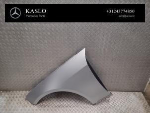 Gebruikte Scherm links-voor Mercedes E (W212) E-300 BlueTec Hybrid V6 24V Prijs € 200,00 Margeregeling aangeboden door kaslo auto parts