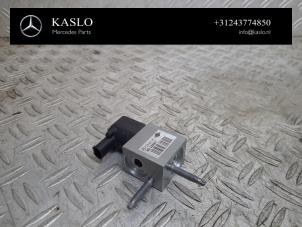 Gebruikte Drukschakelaar airco Mercedes C Estate (S205) C-350 e 2.0 16V Prijs € 50,00 Margeregeling aangeboden door kaslo auto parts