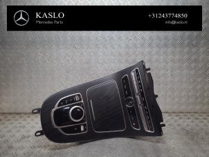 Gebruikte Middenconsoles Mercedes E (W213) E-220d 2.0 Turbo 16V Prijs € 300,00 Margeregeling aangeboden door kaslo auto parts