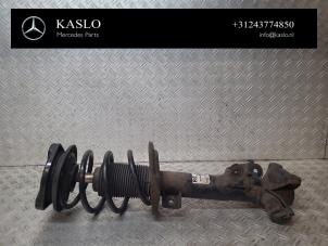 Gebruikte Mac Phersonpoot rechts-voor Mercedes E (C207) E-350 CDI V6 24V Prijs € 250,00 Margeregeling aangeboden door kaslo auto parts