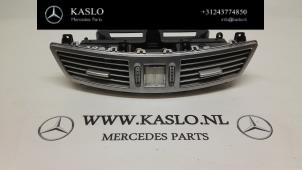Gebruikte Luchtrooster Dashboard Mercedes S (W221) Prijs op aanvraag aangeboden door kaslo auto parts