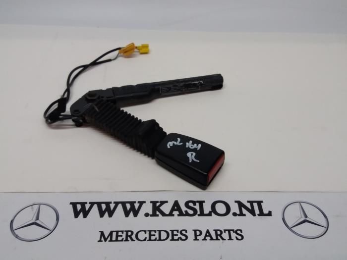 Veiligheidsgordel Insteek rechts-voor van een Mercedes-Benz ML II (164/4JG)  2007