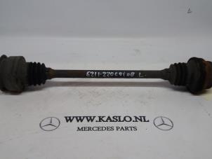 Gebruikte Aandrijfas links-voor Mercedes E Combi (S211) 2.2 E-220 CDI 16V Prijs op aanvraag aangeboden door kaslo auto parts