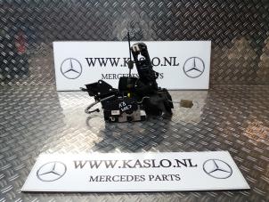Gebruikte Portierslot Mechaniek 4Deurs rechts-voor Mercedes C (W204) 2.2 C-220 CDI 16V Prijs € 50,00 Margeregeling aangeboden door kaslo auto parts