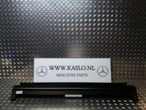 Gebruikte Afdekplaat Cabriodak Mercedes SLK (R170) 2.3 230 K 16V Prijs op aanvraag aangeboden door kaslo auto parts