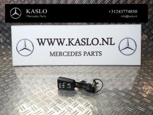 Gebruikte Veiligheidsgordel Insteek links-achter Mercedes ML II (164/4JG) 3.5 350 4-Matic V6 24V Prijs op aanvraag aangeboden door kaslo auto parts