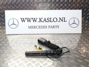 Gebruikte Veiligheidsgordel Insteek rechts-voor Mercedes ML II (164/4JG) 3.5 350 4-Matic V6 24V Prijs € 50,00 Margeregeling aangeboden door kaslo auto parts