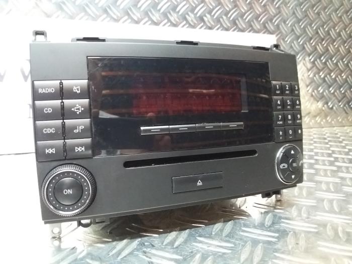 Radio CD Speler Mercedes B 1.5 B-150 16V - A1698700689 ALPINE