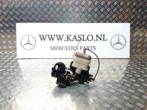 Gebruikte Slotmechaniek Achterklep Mercedes S (W220) Prijs op aanvraag aangeboden door kaslo auto parts