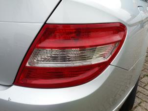 Gebruikte Achterlicht rechts Mercedes C (W204) 2.2 C-200 CDI 16V BlueEFFICIENCY Prijs € 50,00 Margeregeling aangeboden door kaslo auto parts