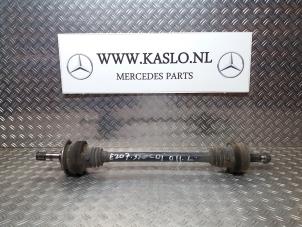 Gebruikte Aandrijfas links-achter Mercedes E (C207) E-350 CDI V6 24V Prijs € 100,00 Margeregeling aangeboden door kaslo auto parts
