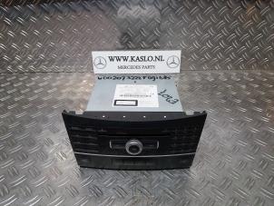 Gebruikte Radiobedienings paneel Mercedes E (C207) E-350 CDI V6 24V Prijs € 100,00 Margeregeling aangeboden door kaslo auto parts