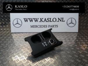 Gebruikte Bekerhouder Mercedes A (W176) 1.5 A-180 CDI, A-180d 16V Prijs op aanvraag aangeboden door kaslo auto parts