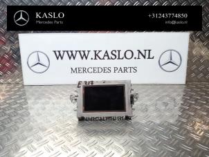 Gebruikte Display Interieur Mercedes E Estate (S212) E-250 CGI 16V BlueEfficiency Prijs € 50,00 Margeregeling aangeboden door kaslo auto parts